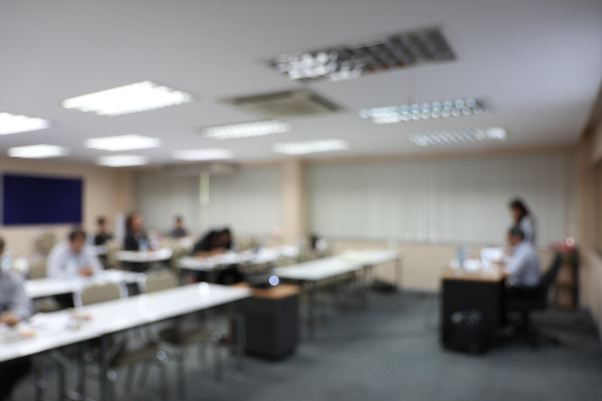 Blurred training room ; presentation event